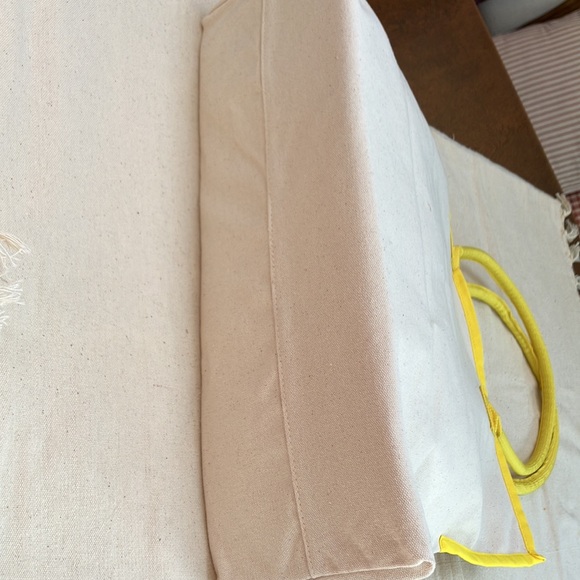 14x18.5x6.5” brandnew canvas bag, double tubular handle.Removable bottom insert. - Picture 3 of 4